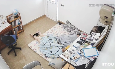 6.3 แฮกเกอร์เปิดกล้องที่บ้านและแอบถ่ายลูกสะใภ้ของฉันหลังจากที่เธอไปเข้าห้องน้ำในช่วงพักเที่ยง สามีของเธอถอดกางเกงออกและเย็ดเธอขณะที่ลูกชายของเธอนอนอยู่ข้างๆ เธอเหมือนสุนัขที่ตายแล้ว