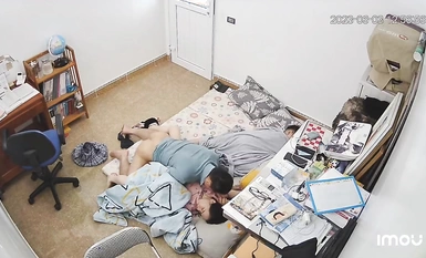 6.3 แฮกเกอร์เปิดกล้องที่บ้านและแอบถ่ายลูกสะใภ้ของฉันหลังจากที่เธอไปเข้าห้องน้ำในช่วงพักเที่ยง สามีของเธอถอดกางเกงออกและเย็ดเธอขณะที่ลูกชายของเธอนอนอยู่ข้างๆ เธอเหมือนสุนัขที่ตายแล้ว