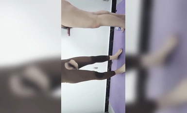バカ女神と義父の近親相姦の驚きのマント--夫はただ去り、そしてウェンウェンの義父は乱暴なファックに押さえつけられた。