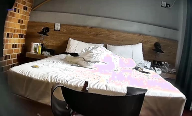 2023-7-2 Gambar rahsia hotel yang bocor ❤️ Pertemuan satu malam antara pelajar kolej dan netizen, seorang gadis tembam dari jabatan muzik dan seorang lelaki monyet kurus bermain kad, minum dan melakukan hubungan seks, plotnya menarik