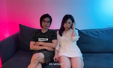 《頂級☀️攝影大咖》行業內十分知名新時代的網黃導演EdMosaic精品【韻味十足嫂子寂寞難耐銷魂自慰幻想與四眼小叔子亂倫】