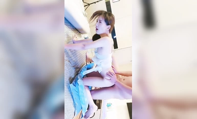 ชีวิตทางเพศของหญิงสาวที่เป็นผู้ใหญ่กระบวนการทั้งหมดในการแสดงใบหน้าของเธอใน 3P ที่หลงใหลเสิร์ฟไก่ใหญ่ของชายหนุ่มสองคนแทงและอมไก่ใหญ่อย่างเชื่อฟังและเชื่อฟังทำให้เธอกรีดร้องด้วยจุดสุดยอดทีละคน