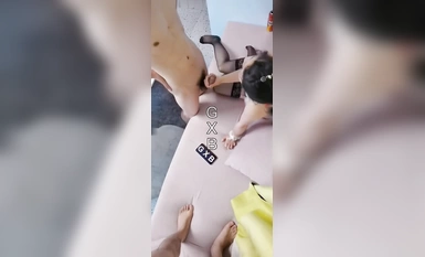 "The Ultimate Contrast of the Dirty Wife's Secrets" Ang tunay na hotwife ang unang taong nakipagtalik sa bahay na walang condom at creampie! Ang nangungunang cuckold na alipin ng Twitter na si GXB ay pribado na nag-shoot, nagsasanay at nakik