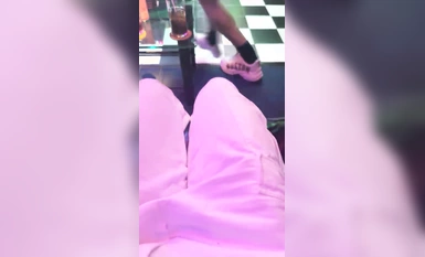_2023-7-30 最新流出美女健身達人~翹臀桃桃夜店找牛郎吃雙份春葯後首次3P被兩個猛男輪干~瘋狂噴水 (1)
