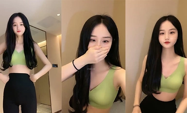 Seorang gadis cantik sekolah pergi ke pantai [Pemimpin Liga Loli], berbogel dan menyentuh kemaluannya hingga orgasme, bekerja sambilan semasa percutian musim panas untuk mendapatkan perbelanjaan sara hidup, pari-pari kecil itu mempunyai faraj yang cantik 