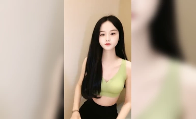 Seorang gadis cantik sekolah pergi ke pantai [Pemimpin Liga Loli], berbogel dan menyentuh kemaluannya hingga orgasme, bekerja sambilan semasa percutian musim panas untuk mendapatkan perbelanjaan sara hidup, pari-pari kecil itu mempunyai faraj yang cantik 