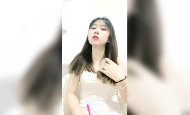 極品大學生，【蔓蔓】，暑期實習，兼職文員，下班了到公廁尿尿，停車場無人處自慰，玩得就是 (1)