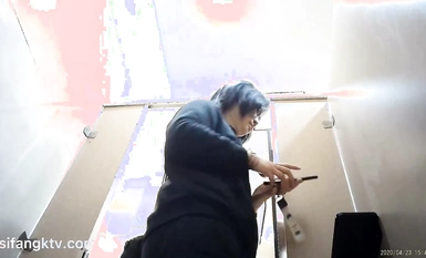 Camera bí mật trong toilet