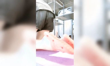 มันยิ่งบ้าคลั่งมากขึ้นเรื่อยๆ [ตุ๊กตาแมวน้อย] นักเรียนสาวจีคัพ แอบถ่ายในยิม กลับบ้าน เปลือยตรงปล่องบันได (2)