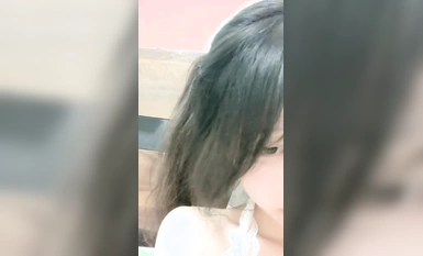 05年學生妹，神似王心凌，【性感大長腿】咕嚕熊，小穴粉逼流漿，身材苗條看得人心癢癢（3）