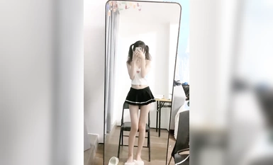 05年學生妹，神似王心凌，【性感大長腿】咕嚕熊，小穴粉逼流漿，身材苗條看得人心癢癢（3）