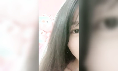 05年學生妹，神似王心凌，【性感大長腿】咕嚕熊，小穴粉逼流漿，身材苗條看得人心癢癢（1）