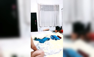 แนะนำเจ้าของซูเปอร์มาร์เก็ตในซานตง [Beiming Youyu] พาลูกพี่ลูกน้องของเธอไปทะเลเป็นครั้งแรก ยังมีคนอยู่ในร้านเธอจึงต้องโชว์หน้าอกและขอให้คนรักมีเซ็กส์ (4)