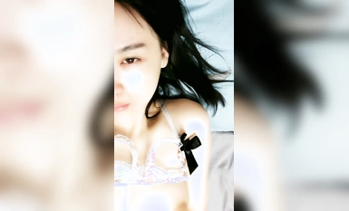 新人御姐，坐標江西，【迷人的反叛角色】，戶外勾搭，帶著美團外賣小哥哥，鑽進小樹林操逼 (5)