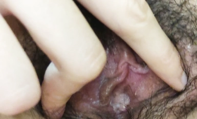《百度雲泄密》極品美女和男友分手後玩B視頻被渣男曝光