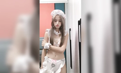 Super cute at inosenteng babae na freshman sa paaralan (2)