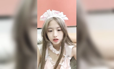 Super cute at inosenteng babae na freshman sa paaralan (3)