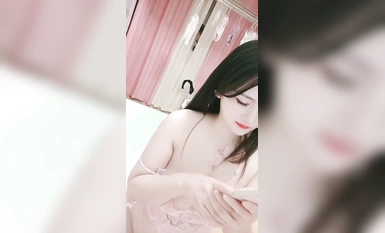Sexy na munting diyosa na may magandang hitsura at pigura (1)