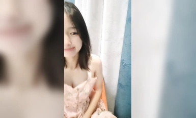 엉덩이가 큰 귀엽고 천진난만한 소녀 (4)
