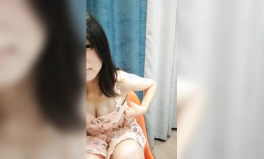 無邪気な美少女の大きなお尻 (3)