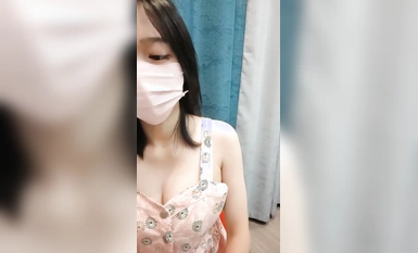 無邪気な美少女の大きなお尻 (3)