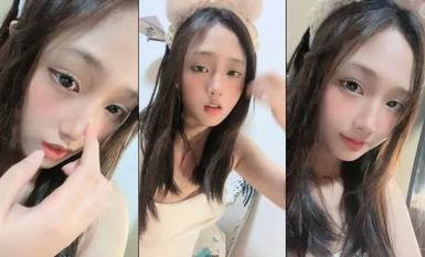 清純可愛美少女！甜美嫩妹妹！難得收費秀一波，無毛騷穴掰開特寫，彩虹假屌騎乘位，妹妹玩的還挺花
