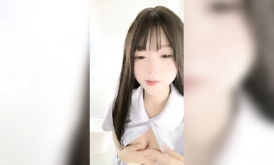 Gadis manis kawaii 2D memakan puding (3)