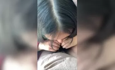 Cặp đôi rò rỉ, bạn trai ngực to, nữ sinh viên nổ tung, nước ép chảy ra từ miệng bạn gái, cô ấy sexy quá, tinh dịch có một chút trên đầu dương vật, nhà vệ sinh của bạn gái
