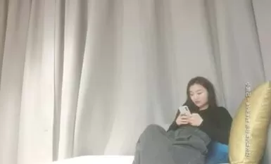 Ang peripheral na babae na nakipag-appointment sa akin sa APP ay napaka-coquettisd na siya ay naghubad ng kanyang mga damit at gustong ma-fucked niya ang kanyang sarili at umuungol ng malakas, at dinilaan ang kanyang puki upang marinig ng maraming tao sa 