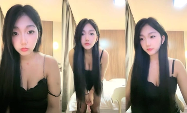 极品尤物网红女神【班长大人】近期下海大秀！隔着内裤道具震穴，爽的啊啊叫，大奶多毛肥穴，特写震得爽翻