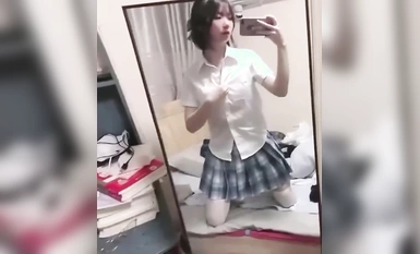 最新10月号【国慶節過激流出】彼氏に牝犬調教される美少女バイ・ウェイ・X！この純粋な少女はとても無邪気で従順、小さな太陽のようにおとなしい...。