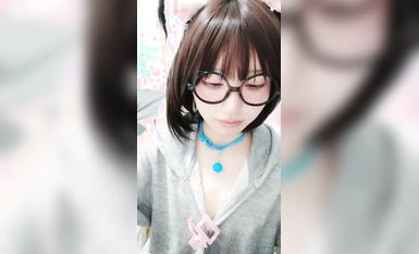 ความงามของโรงเรียนที่ดูสูงสองมิติคือหญิงสาวที่มีดวงตา (2)