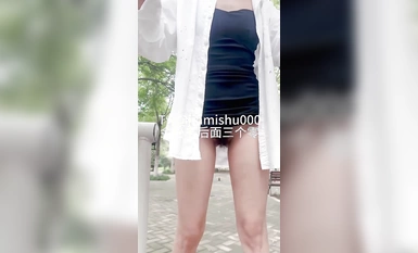 ภรรยาสุดฮอตที่มีขายาวและหุ่นเพรียว [เลขาคิม] ได้รับการตอกย้ำเรื่องสวัสดิการ เธอถูกเปิดเผยต่อหน้าผู้คนมากมายในสวนสาธารณะและซุปเปอร์มาร์เก็ต ปัสสาวะและช่วยตัวเอง เป็นคอลเลกชันที่ค่อนข้างสนุก (1)