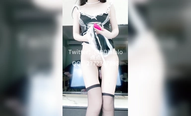 點點 黑色女僕裝