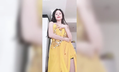 Pendedahan muktamad dewi menunjukkan wajahnya! Guru tarian seksi yang meletup dan tidak dapat dikalahkan [Setiausaha Anda] telah dirakam secara peribadi, melakukan hubungan seks dengan kaki dan mulut, dan telah disetubuhi dengan pelbagai cara oleh penaja 