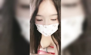 發育很不錯的小姑娘【純欲甜妹】身材哇塞奶挺屁股翹，絲襪情趣誘惑，跟狼友互動撩騷揉奶玩逼自慰，呻吟可射精彩別錯過