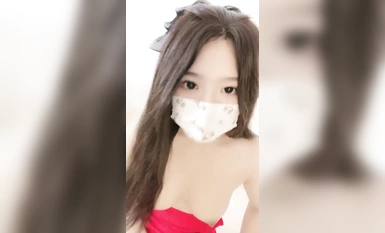 發育很不錯的小姑娘【純欲甜妹】身材哇塞奶挺屁股翹，絲襪情趣誘惑，跟狼友互動撩騷揉奶玩逼自慰，呻吟可射精彩別錯過