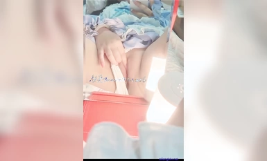 큰 분홍색 얼굴에 희귀한 하얀 호랑이 빵과 뚱뚱한 뚱보를 가진 젊고 재능있는 트위터가 자위하고 쓰다듬고 있습니다!
