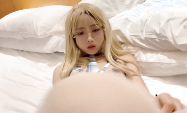 人間小仙女【Jimmyreload】10個眼鏡9個騷 還要一個你猜在幹嘛？露臉小可愛穿上小情趣服務哥哥 小悶騷的反差婊喜歡嗎哥哥