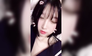 음란 한 네티즌에게 유혹을 받아 아버지에게 전화를 걸었습니다.
