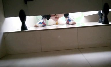 B'er, gadis baru dalam syarikat itu, mempunyai puki yang cukup lembut dan puki putih.