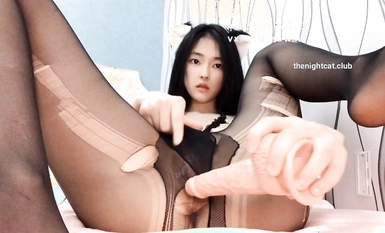 ฉีกถุงน่องดำและไก่ปลอม