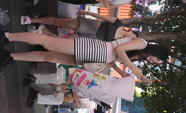 The night market snack stall low-cut beauty by the lewd uncle onlookers . Tried her best to prevent nudity, but her bottom was still being photographed, and her panties were caught in the butt crack, forcing the marks to be obvious.