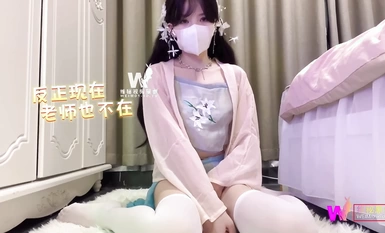 酥酥(桃醬) -漢服少女補課期間雙具玩弄