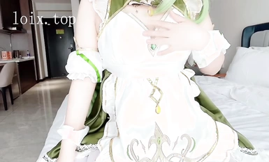ビビアン、小さな草の神ナシダ。