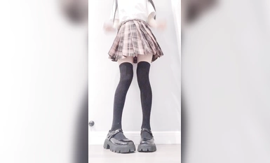 cuteli520 - Tất dài quá gối màu đen JK