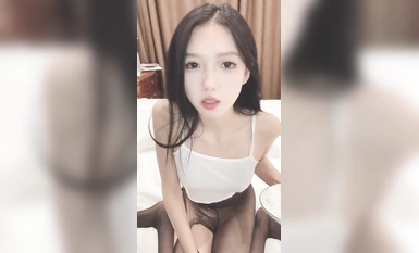 Koleksi baru ~ Tidak pernah jemu melancap [Gadis sekolah najis_lucy_1811] Malaikat di antara syaitan ~ Kaki cantik dalam stoking ~ Payudara bocor dan faraj bergesel ~ Melancap dengan prop (3)