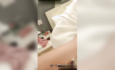 皮皮哥成人情趣用品體驗店找茬 對裡面的硅膠娃娃體驗不滿意，撩騷拔屌硬上老闆娘！太渣了