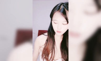 綠播下海~清純玉女【04的小朋友】絕品鄰家乖乖女下海~全裸沐浴~騷舞誘惑 (7)
