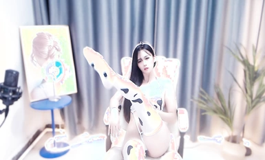 댄싱 머스탱 튜더 커스텀 카우 의상